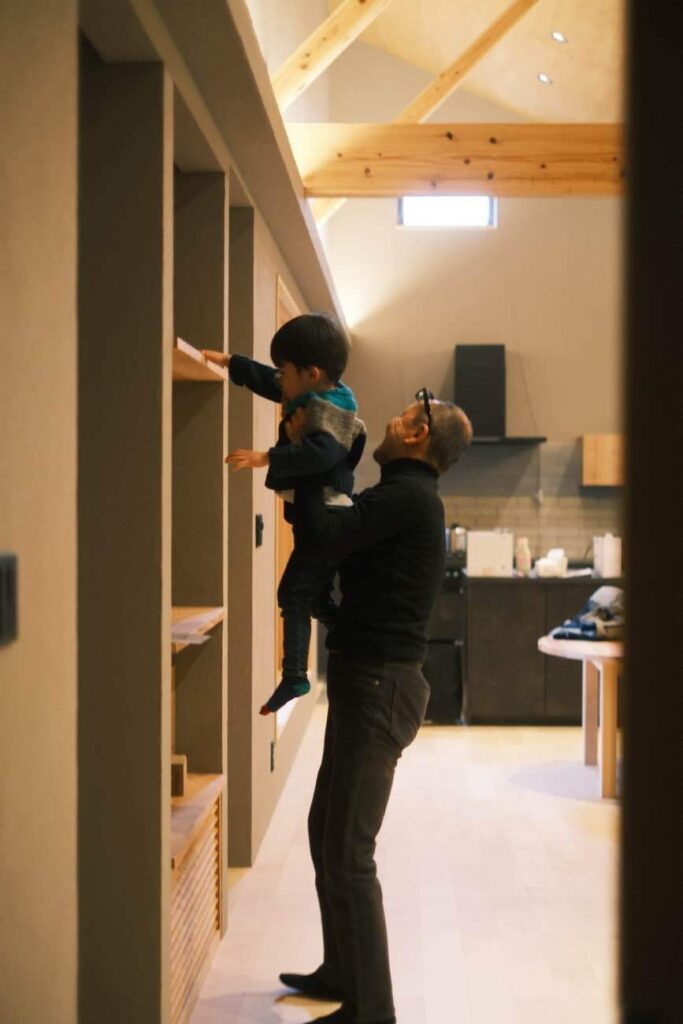 原口想建 漆喰と無垢材の家 自然素材の内装