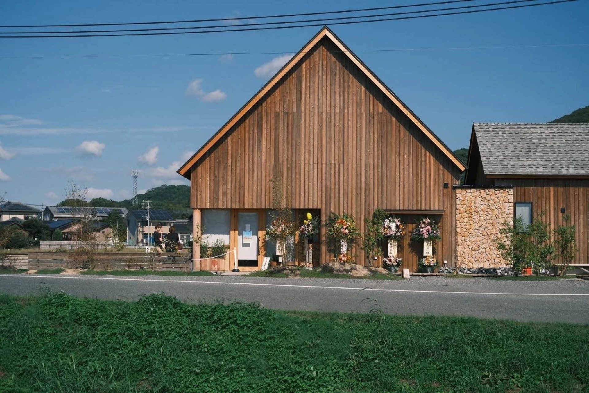 三角屋根の住まいの外観